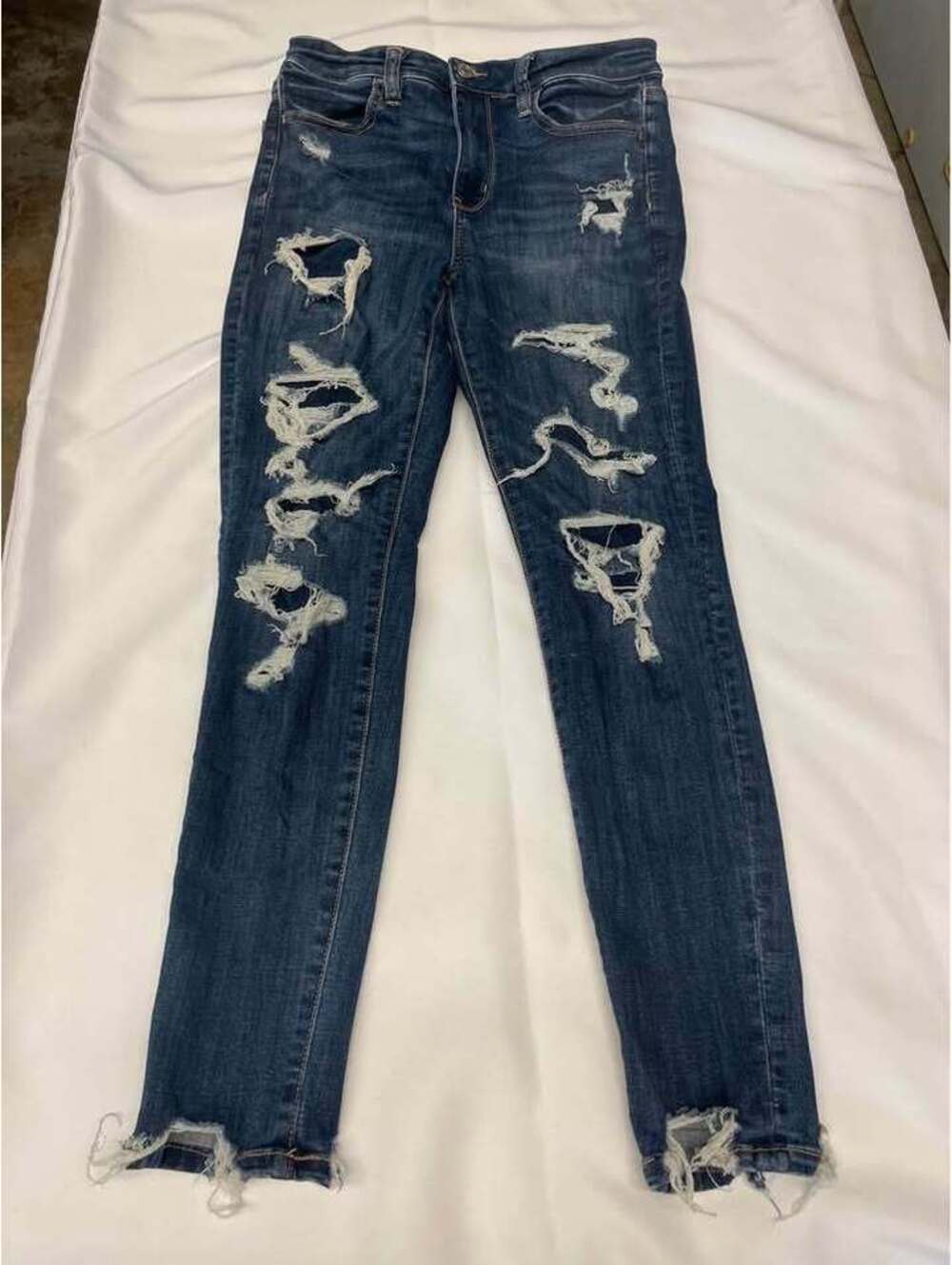 American Eagle Women’s Size 8 Short Super High-Rise Distressed Jeggings
